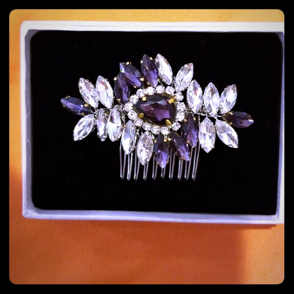 Rhinestone amethyst and diamond look hair comb